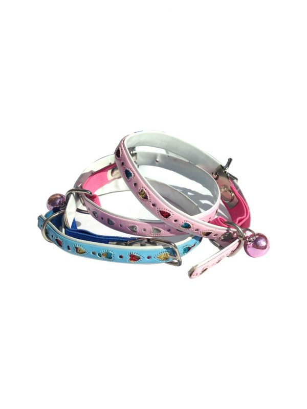 Cat collar with hearts pattern and bell